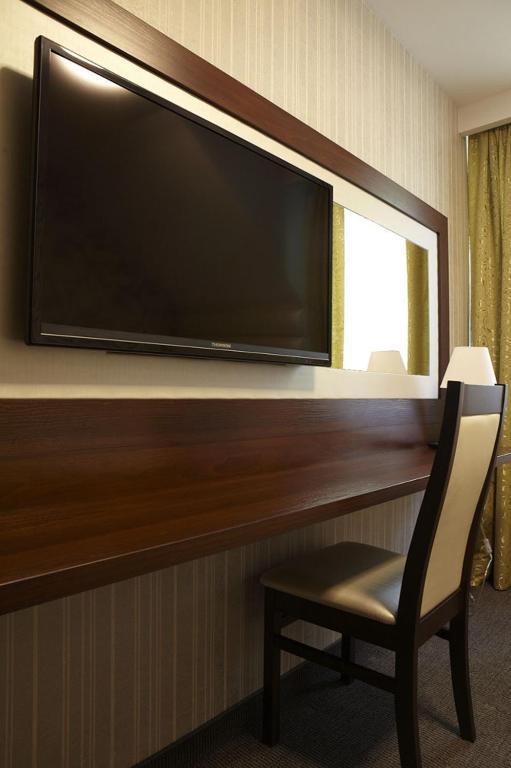 Hotel Maxima Wolanów Esterno foto