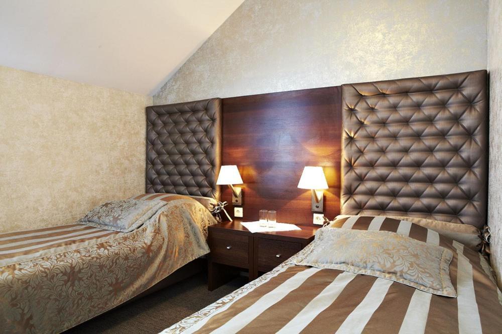 Hotel Maxima Wolanów Esterno foto